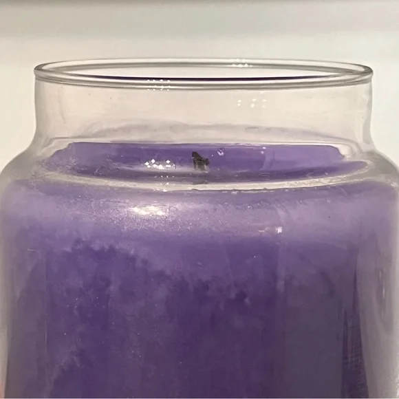 Yankee Candle 22oz Lilac Blossoms Purple Floral Candle - Picture 4 of 5